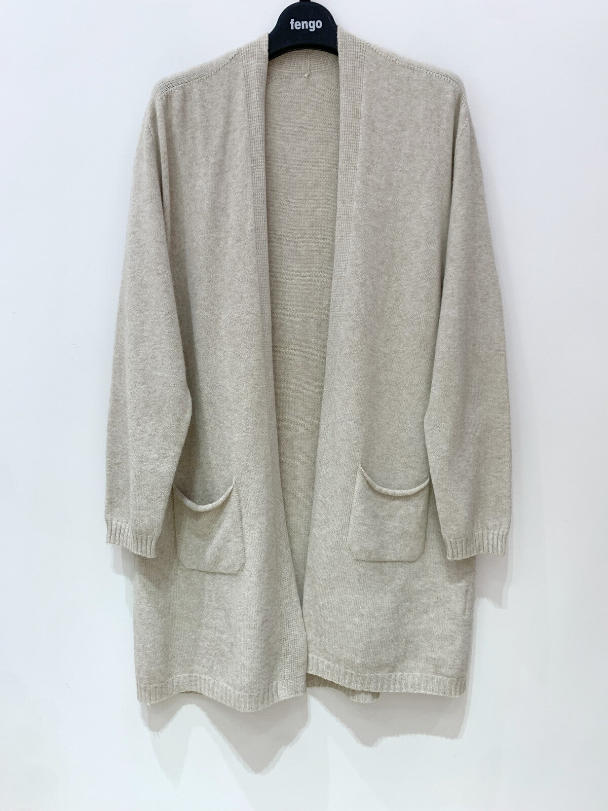 Yhdenkoon saumaton neuletakki