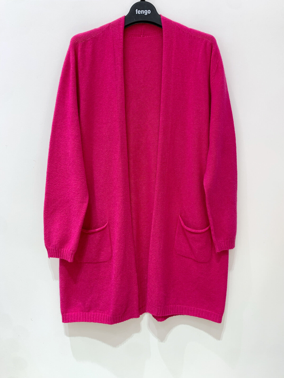 Saumaton yhdenkoon neuletakki