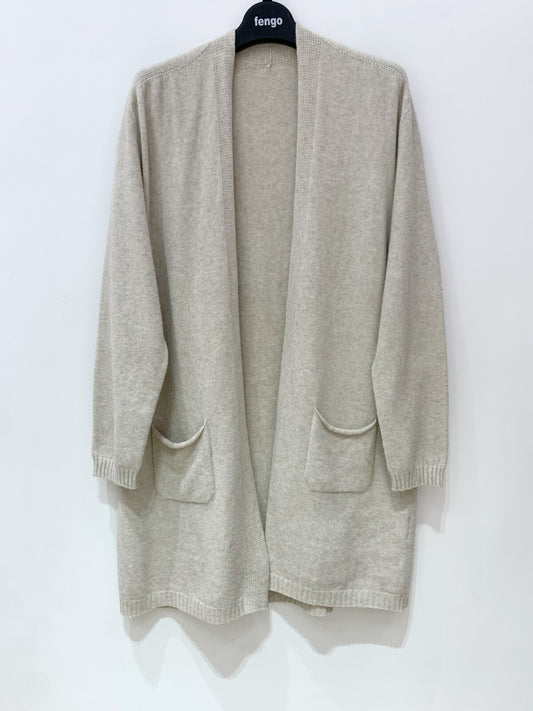 Yhdenkoon saumaton neuletakki