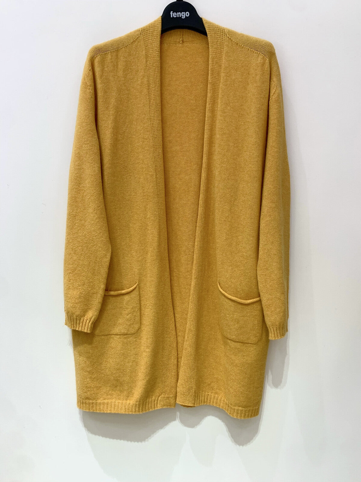 Saumaton yhdenkoon neuletakki