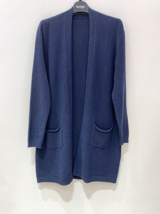 Saumaton yhdenkoon neuletakki