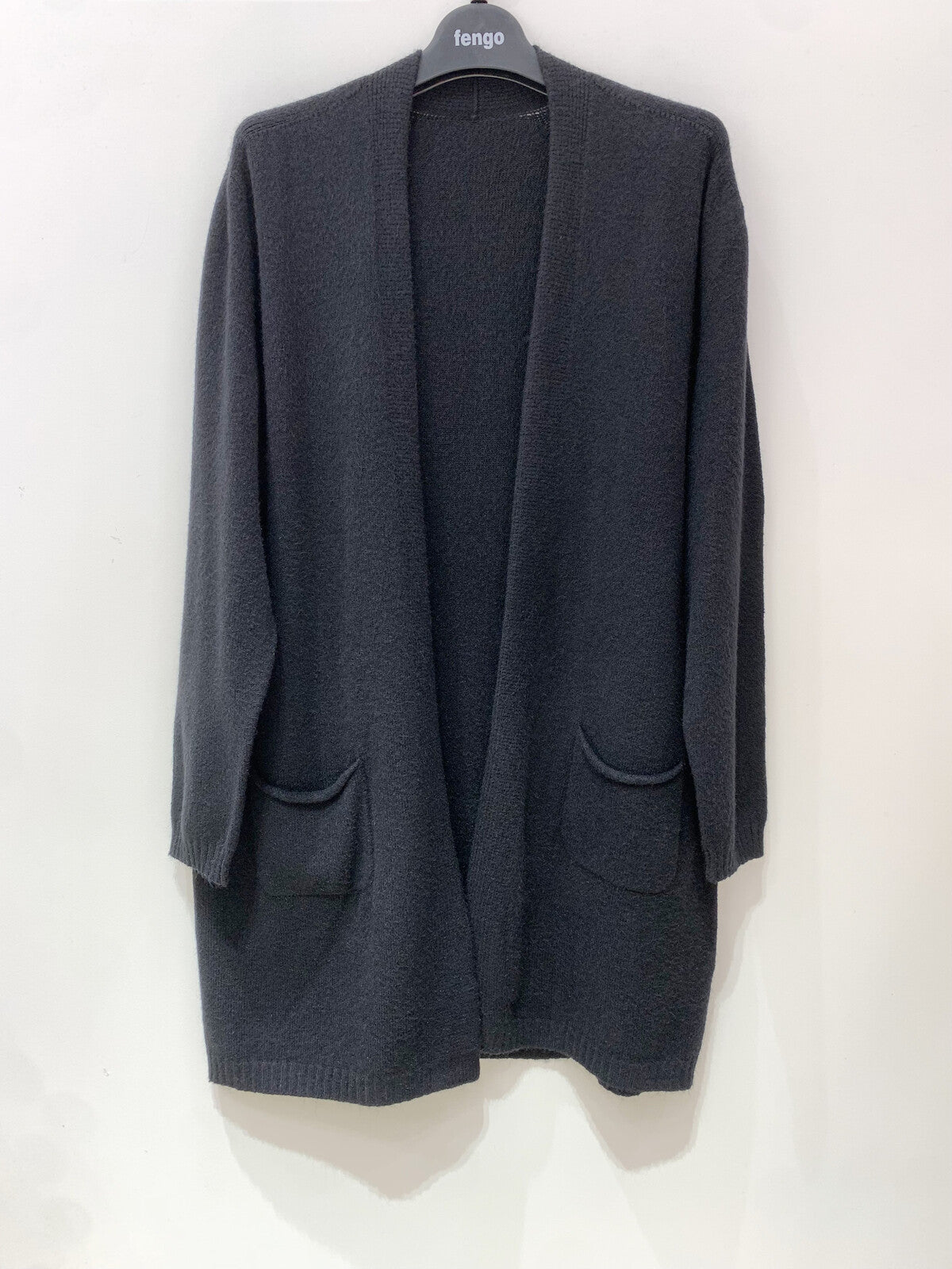 Saumaton yhdenkoon neuletakki