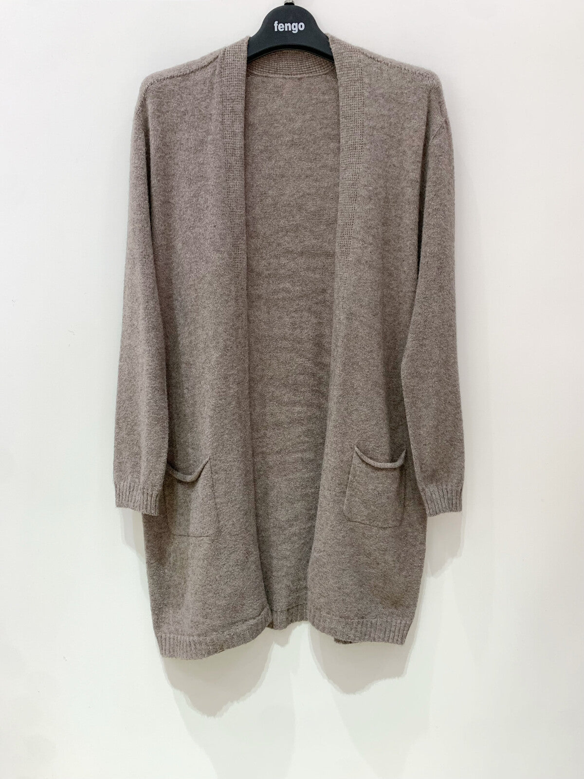 Saumaton yhdenkoon neuletakki