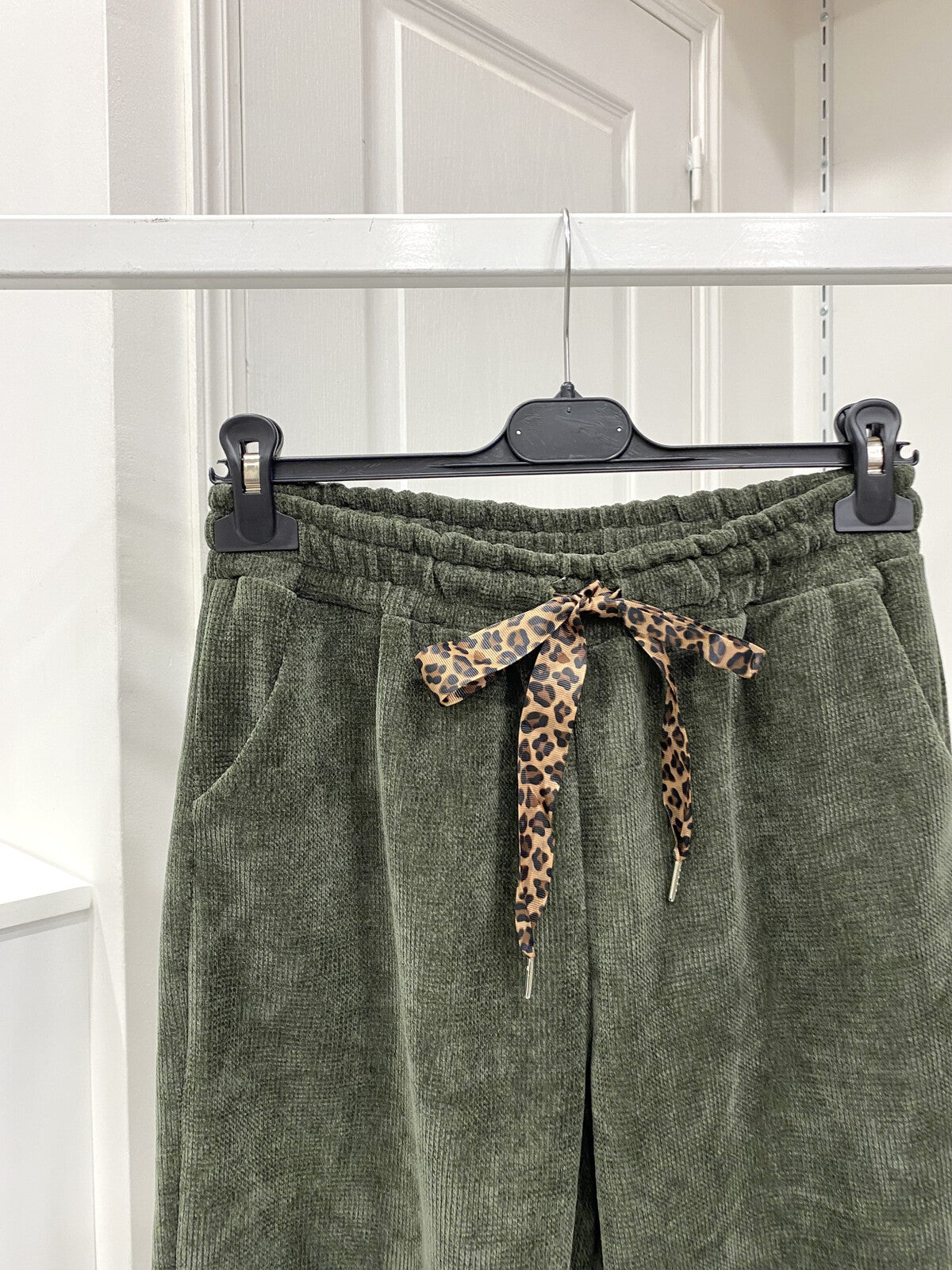 Yhdenkoon naisten housut